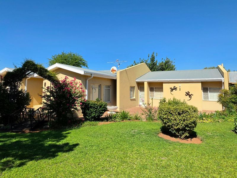 Charming Family Home with Large Garden and Great Potential in Blydeville - Photo 2