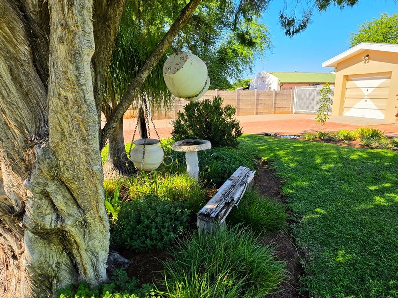 Charming Family Home with Large Garden and Great Potential in Blydeville - Photo 3