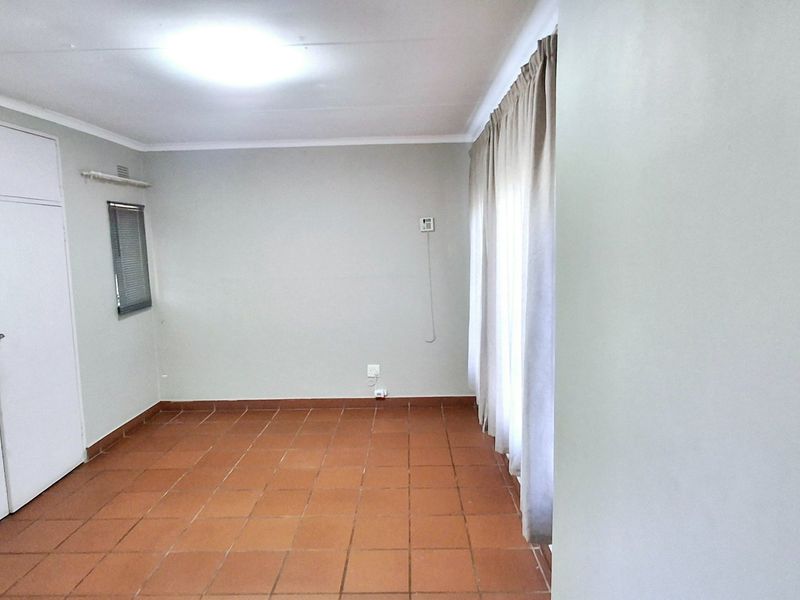 Affordable 3 Bedroom Family Home for Sale in Sasolburg – Close to Schools, Amenities and Hostel                                   - Photo 4