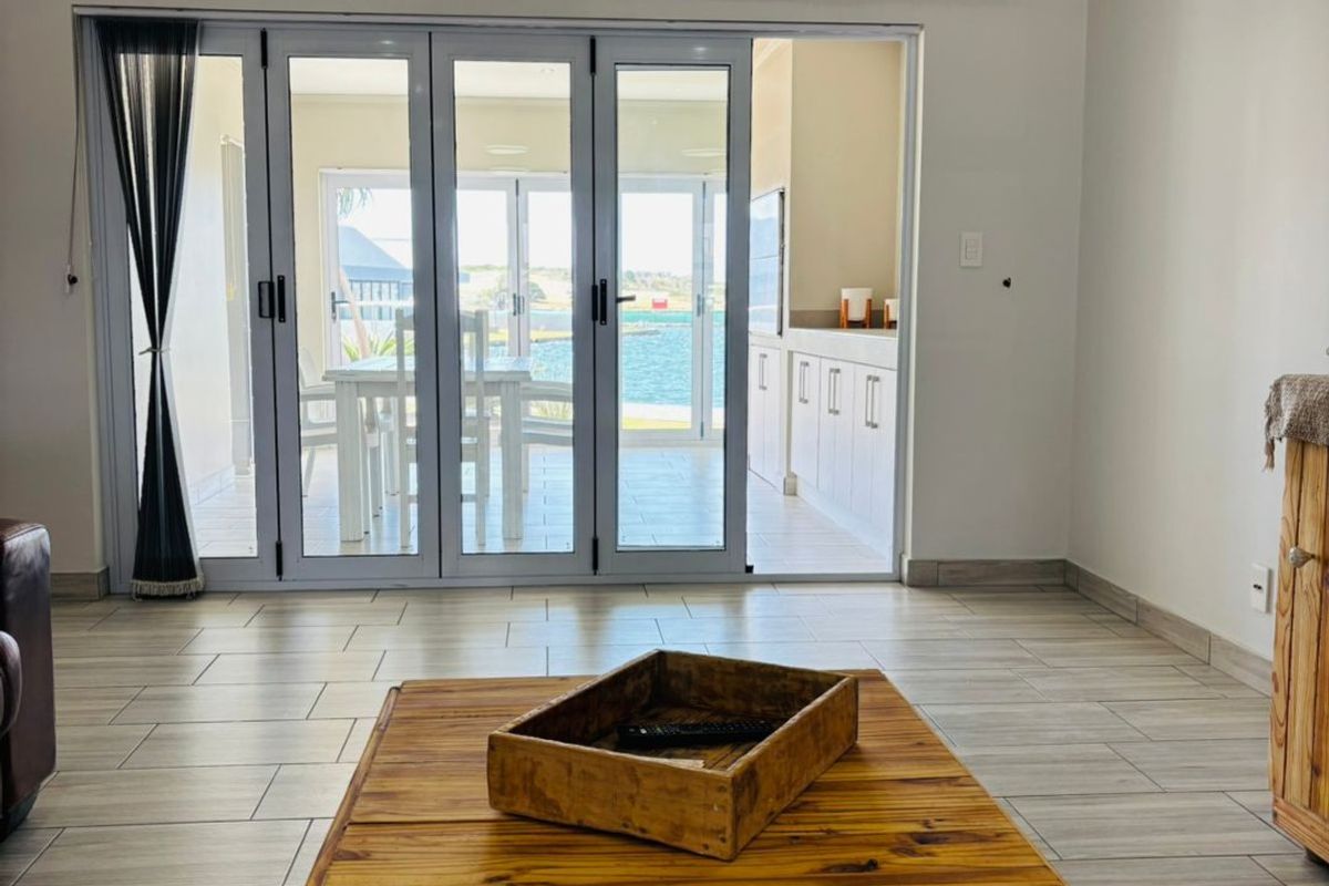 3 Bedroom Apartment for rent in Marina Martinique - Jeffreys Bay - Photo 4