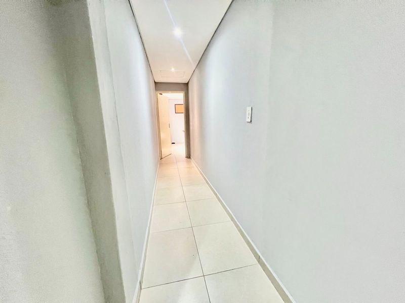 Spacious 3 Bedroom Family Home with Pool and Renovation Potential - Photo 8