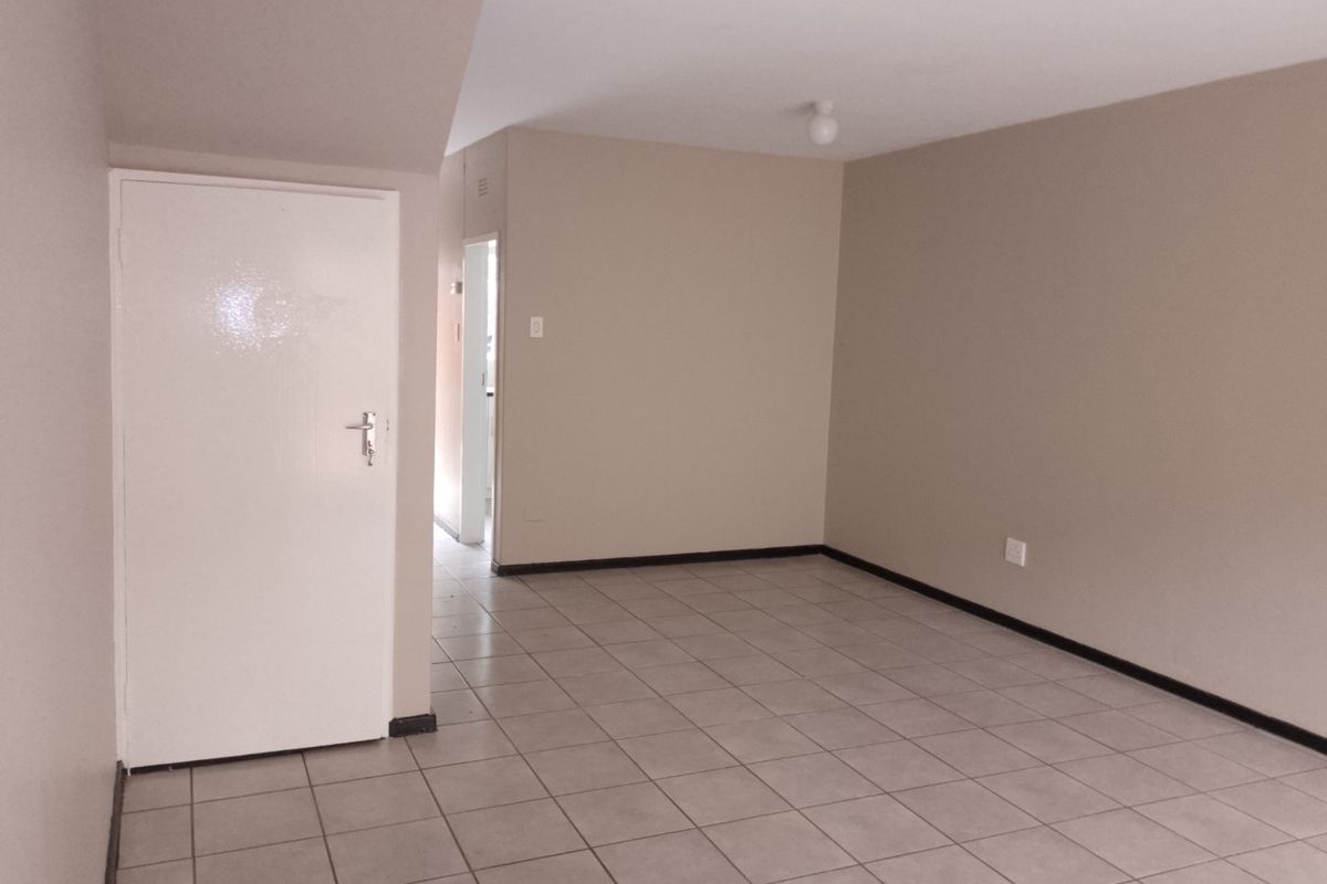 2 Bedroom Duplex Townhouse for Sale in Windsor East – Ideal for First-Time Buyers or Investors - Photo 5