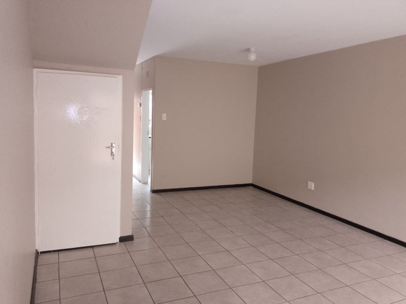 2 Bedroom Duplex Townhouse for Sale in Windsor East – Ideal for First-Time Buyers or Investors - Photo 5