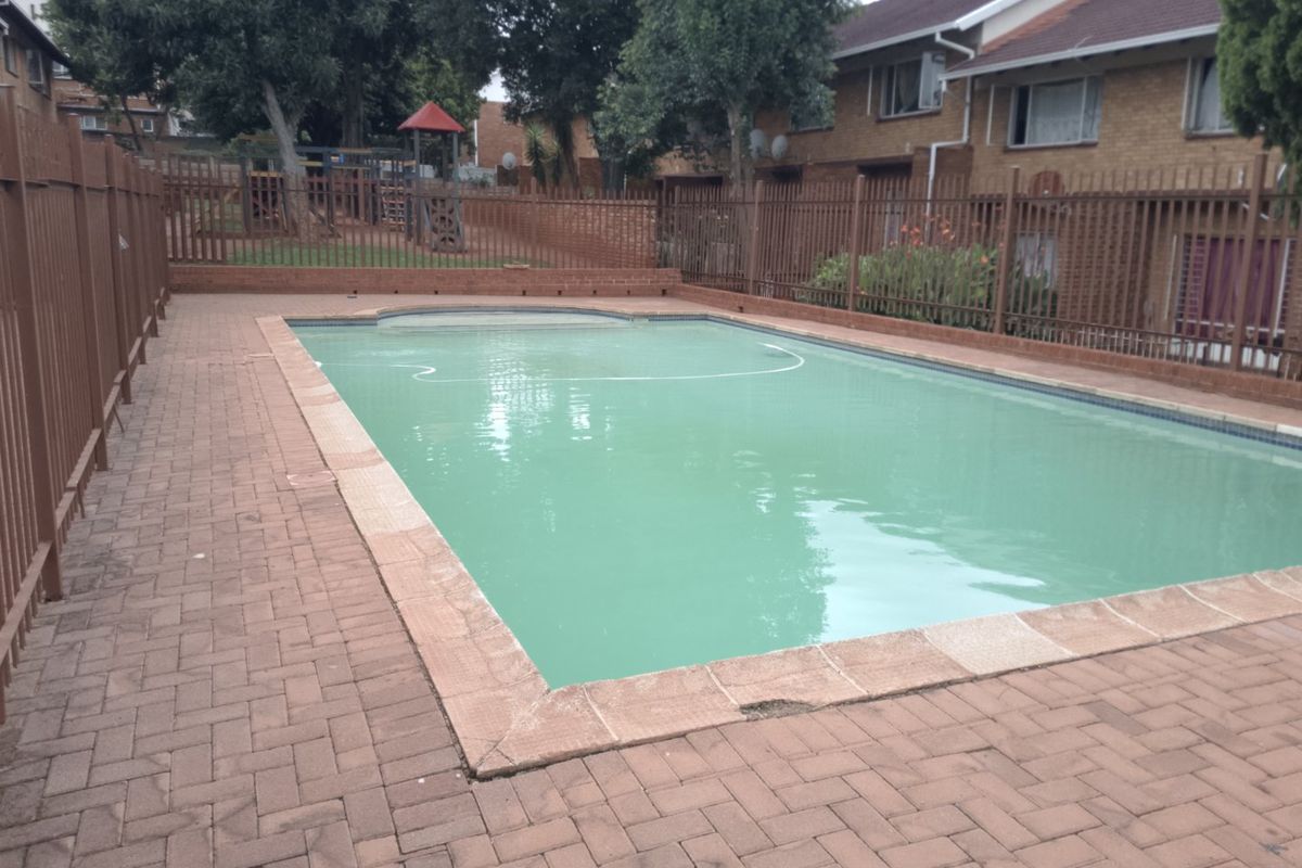 2 Bedroom Duplex Townhouse for Sale in Windsor East – Ideal for First-Time Buyers or Investors - Photo 2