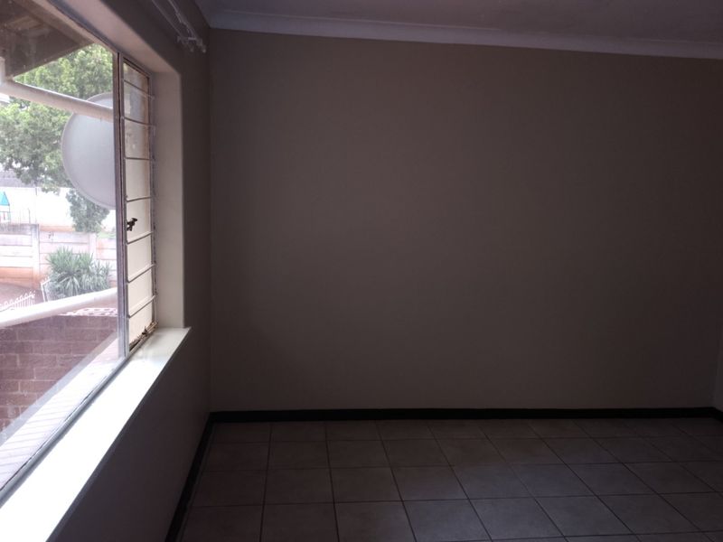 2 Bedroom Duplex Townhouse for Sale in Windsor East – Ideal for First-Time Buyers or Investors - Photo 9