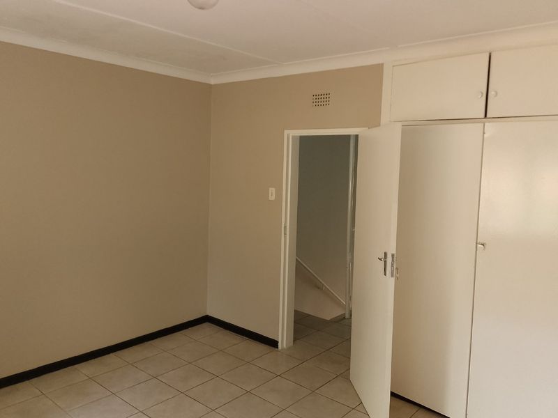 2 Bedroom Duplex Townhouse for Sale in Windsor East – Ideal for First-Time Buyers or Investors - Photo 6