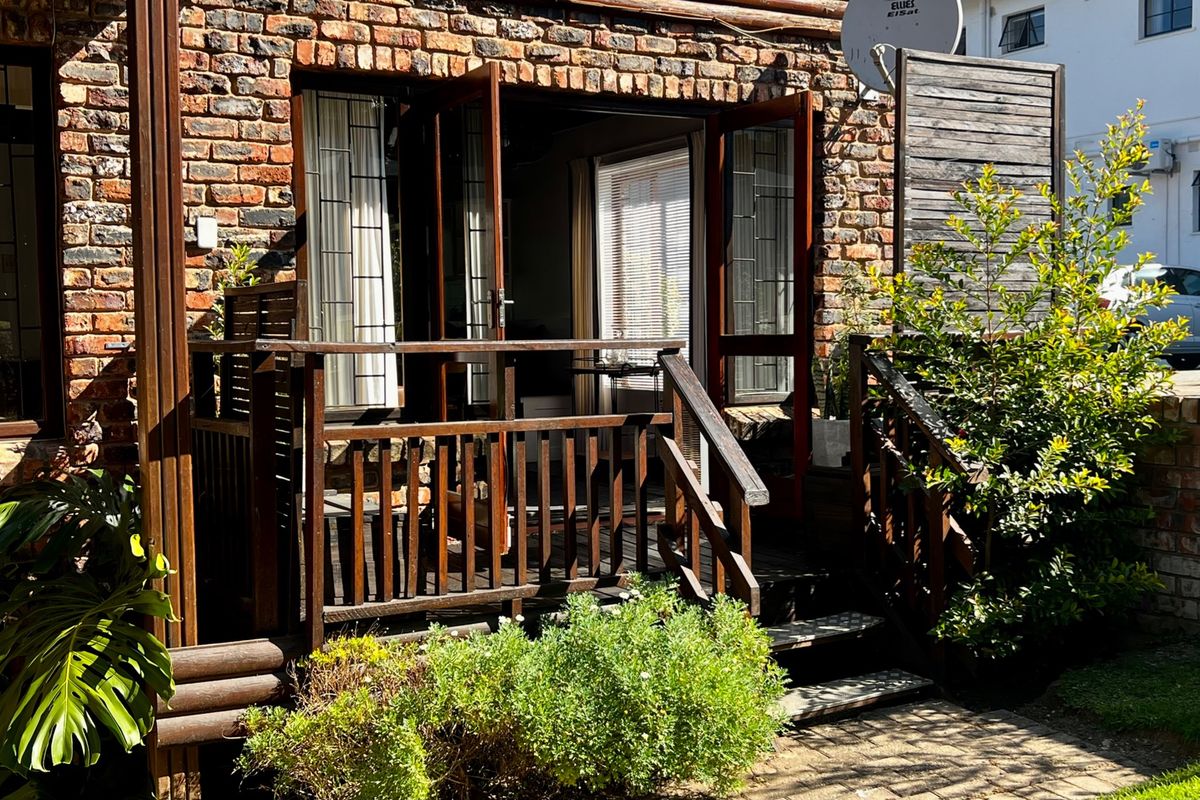 SECURE TWO STORY APARTMENT IN PRIME HEATHERLANDS - Photo 2