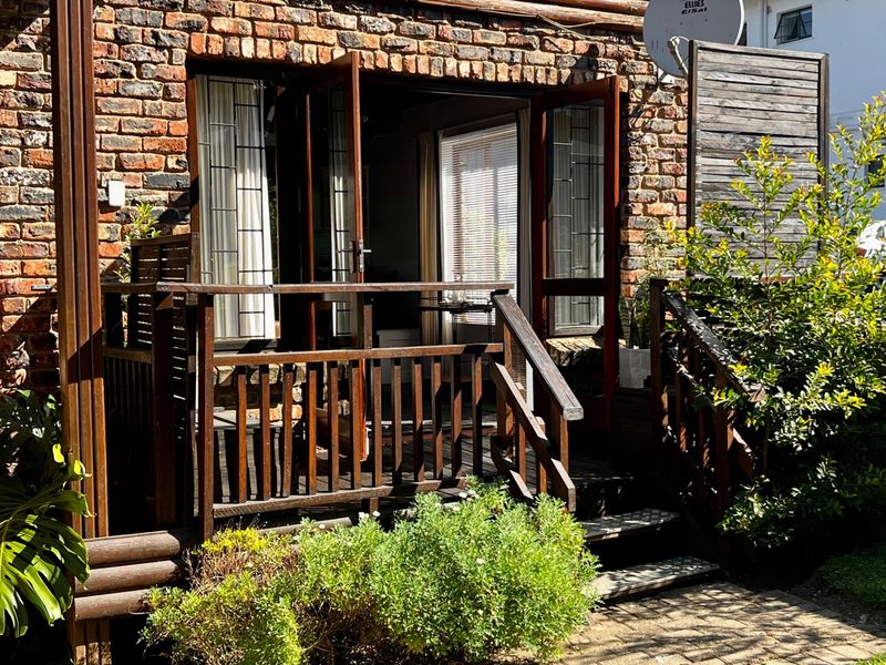 SECURE TWO STORY APARTMENT IN PRIME HEATHERLANDS - Photo 2