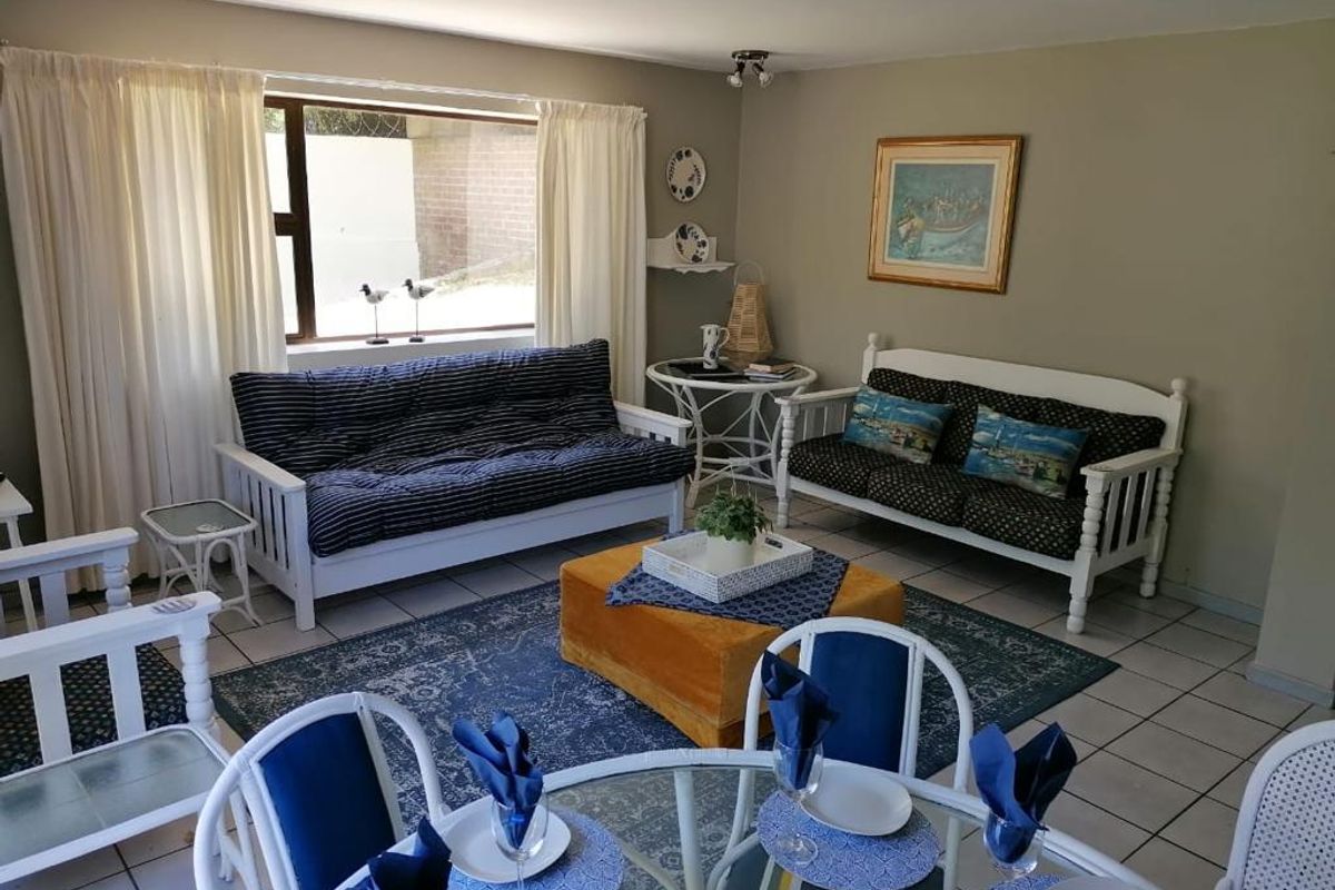 Fully Furnished 2- bedroom Apartment in Paradise Beach Jeffreys Bay  - Photo 4