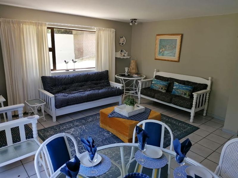 Fully Furnished 2- bedroom Apartment in Paradise Beach Jeffreys Bay  - Photo 4