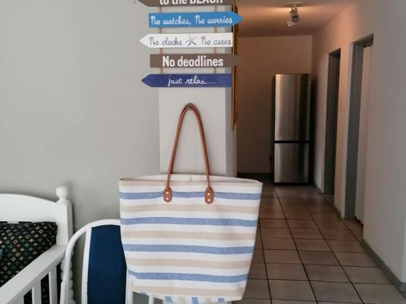 Fully Furnished 2- bedroom Apartment in Paradise Beach Jeffreys Bay  - Photo 10