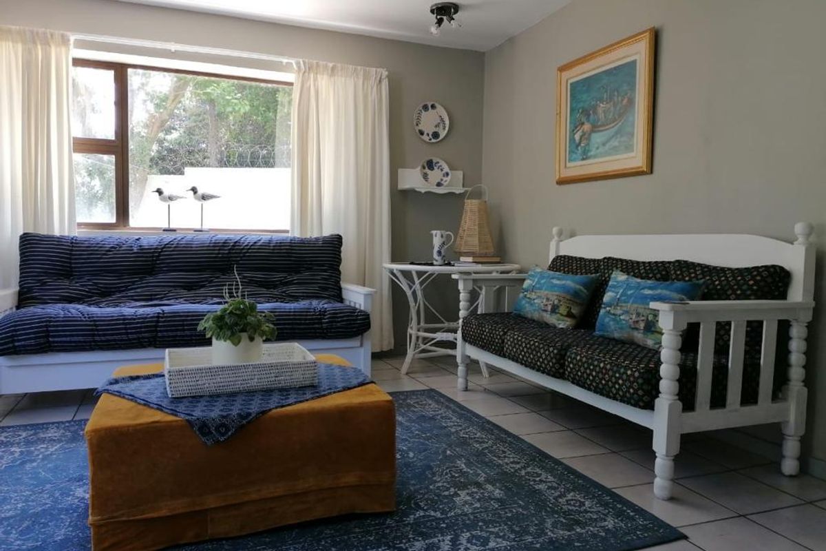 Fully Furnished 2- bedroom Apartment in Paradise Beach Jeffreys Bay  - Photo 3