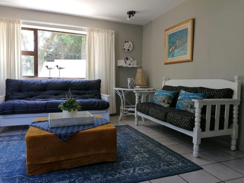 Fully Furnished 2- bedroom Apartment in Paradise Beach Jeffreys Bay  - Photo 3