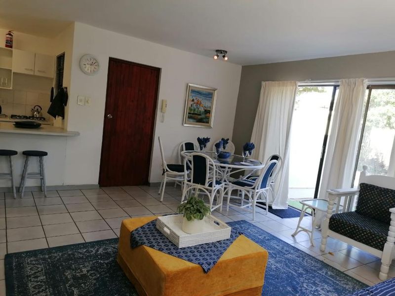 Fully Furnished 2- bedroom Apartment in Paradise Beach Jeffreys Bay  - Photo 8