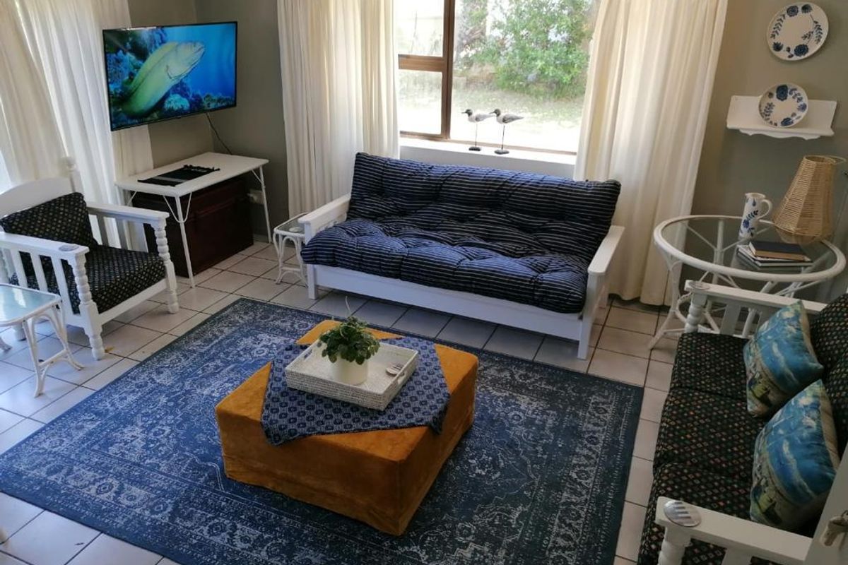 Fully Furnished 2- bedroom Apartment in Paradise Beach Jeffreys Bay  - Photo 5