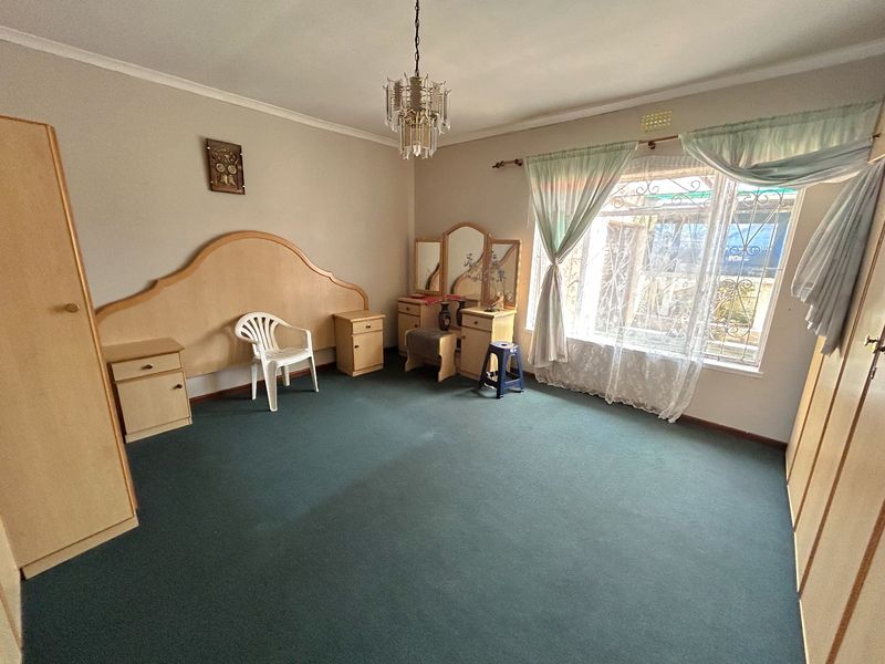 Spacious 3-Bedroom Property with Huge Potential on 496m2 Erf - Photo 9