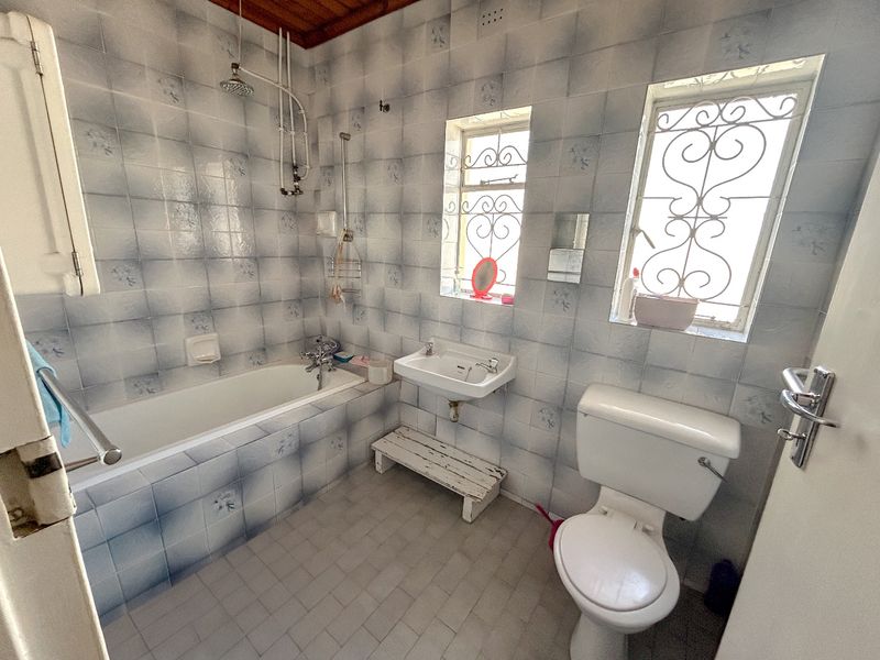 Spacious 3-Bedroom Property with Huge Potential on 496m2 Erf - Photo 7