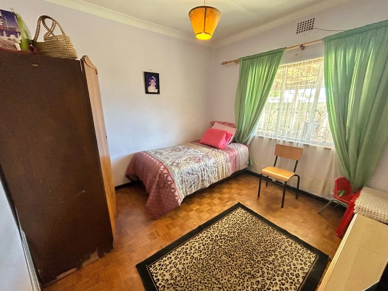 Spacious 3-Bedroom Property with Huge Potential on 496m2 Erf - Photo 6