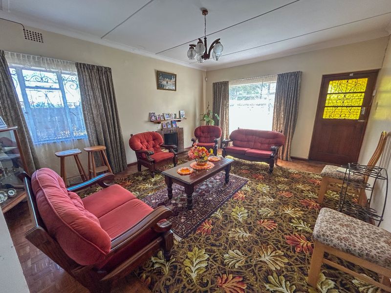 Spacious 3-Bedroom Property with Huge Potential on 496m2 Erf - Photo 3