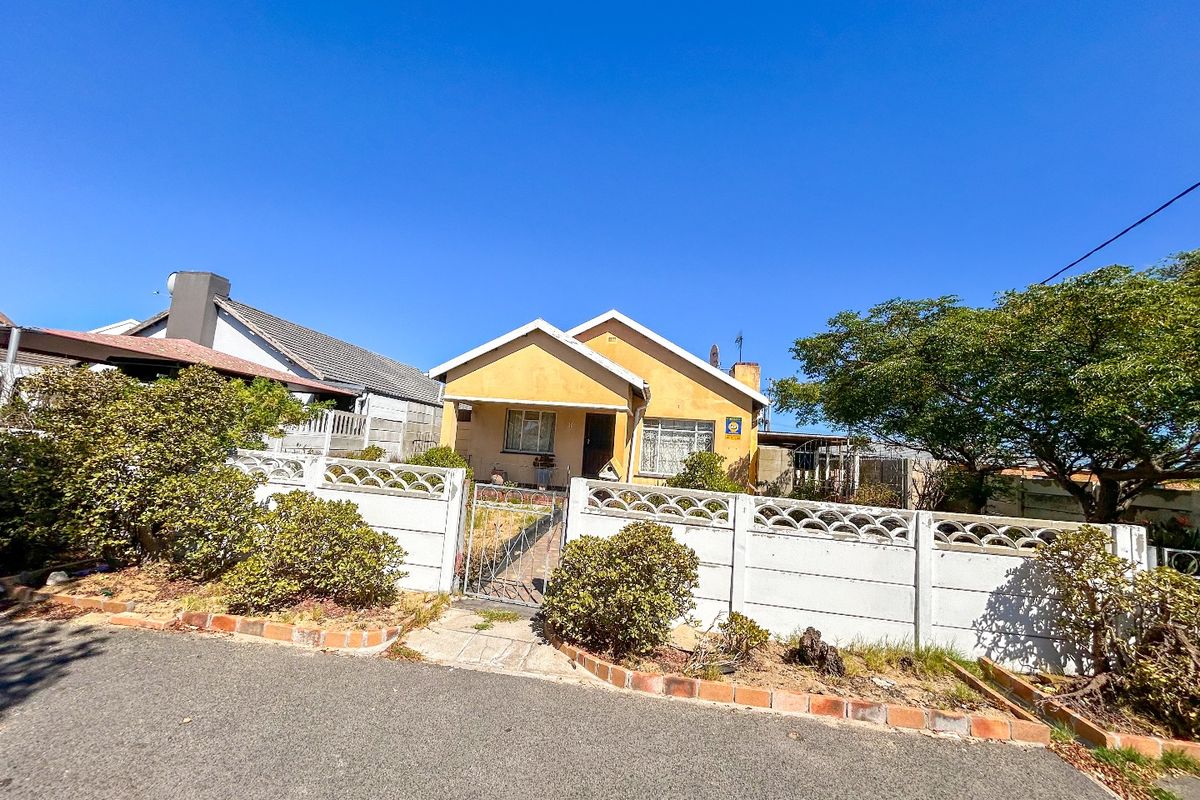 Spacious 3-Bedroom Property with Huge Potential on 496m2 Erf - Photo 2