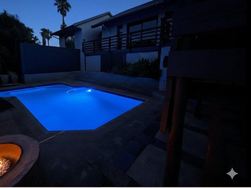 PPRA Registered Gonubie Luxury Entertainer’s Home with Teen Pad & Pool  - Photo 2