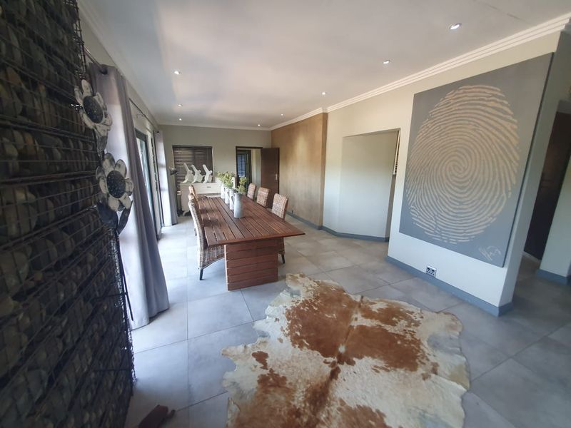 PPRA Registered Gonubie Luxury Entertainer’s Home with Teen Pad & Pool  - Photo 8
