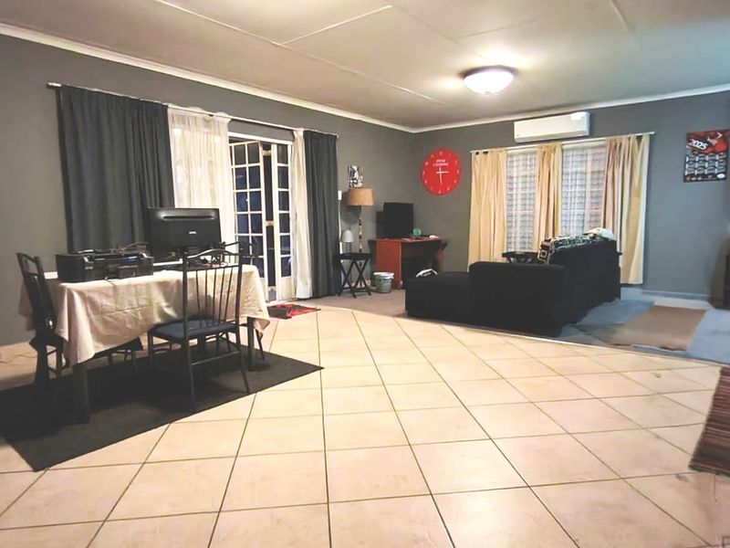 Beautiful family Home with a garden cottage in Three Rivers. - Photo 10