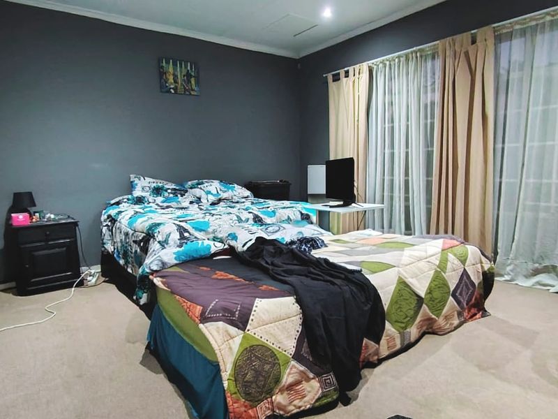 Beautiful family Home with a garden cottage in Three Rivers. - Photo 9