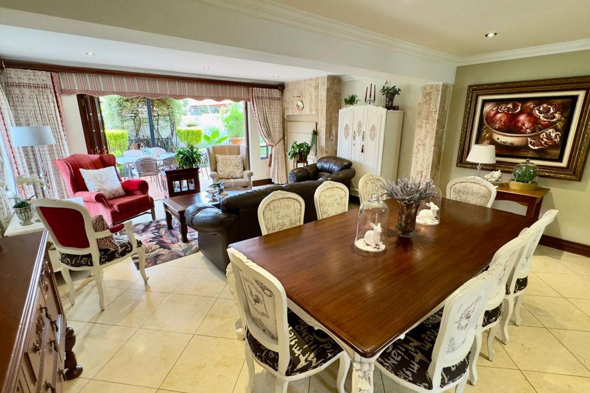 4 Bedroom 3.5 Bathroom House in Moreleta park Boomed area!!!! - Photo 3