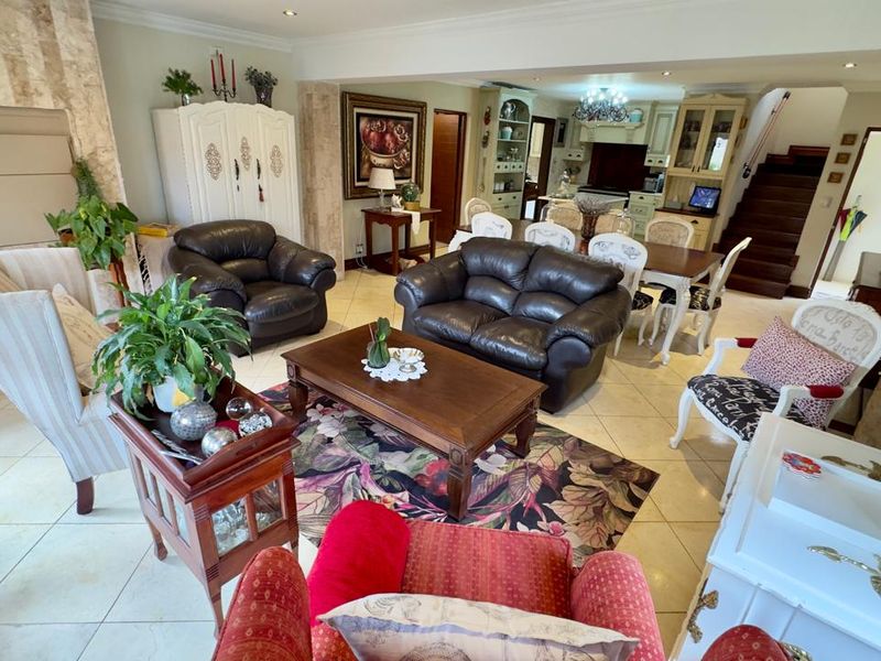 4 Bedroom 3.5 Bathroom House in Moreleta park Boomed area!!!! - Photo 10