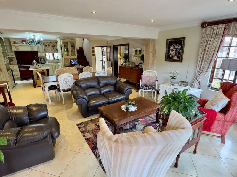 4 Bedroom 3.5 Bathroom House in Moreleta park Boomed area!!!! - Photo 8