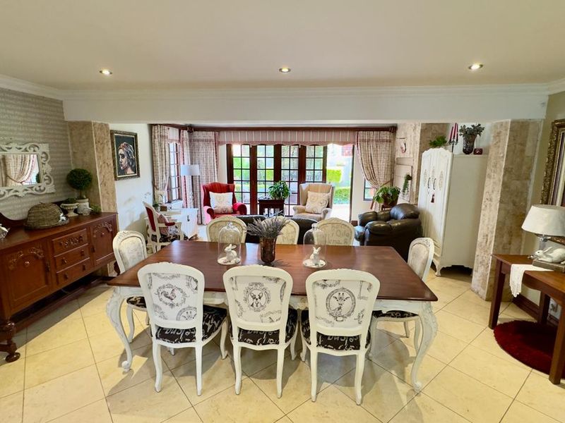 4 Bedroom 3.5 Bathroom House in Moreleta park Boomed area!!!! - Photo 7