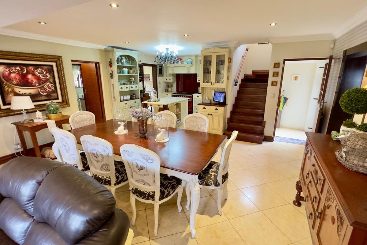 4 Bedroom 3.5 Bathroom House in Moreleta park Boomed area!!!! - Photo 5