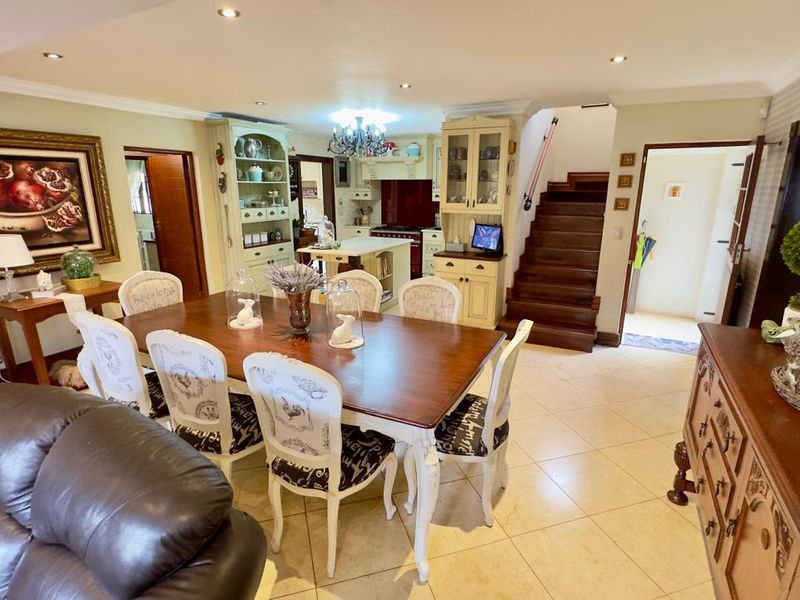 4 Bedroom 3.5 Bathroom House in Moreleta park Boomed area!!!! - Photo 5