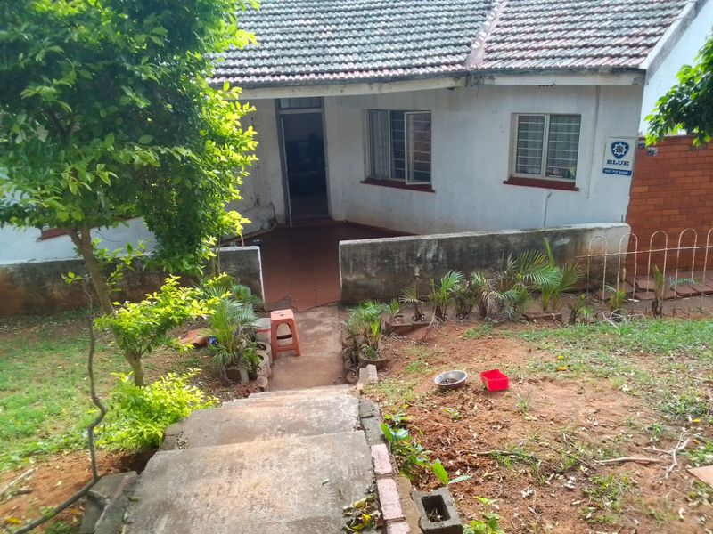 A Renovators Dream -3 Bedroom  Property in Westridge /Manor Gardens - Photo 8