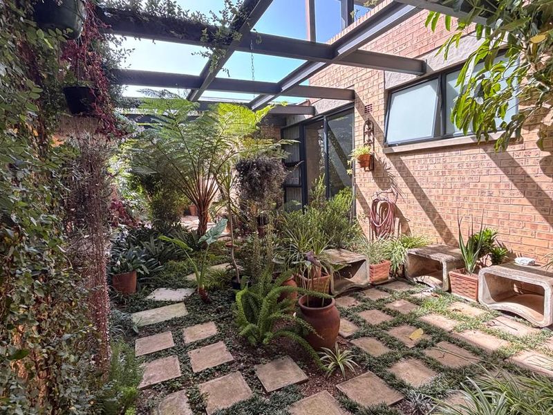 Experience architectural excellence in Midstream Ridge - Photo 4