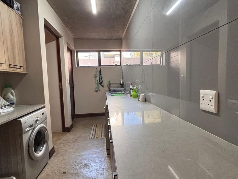 Experience architectural excellence in Midstream Ridge - Photo 10