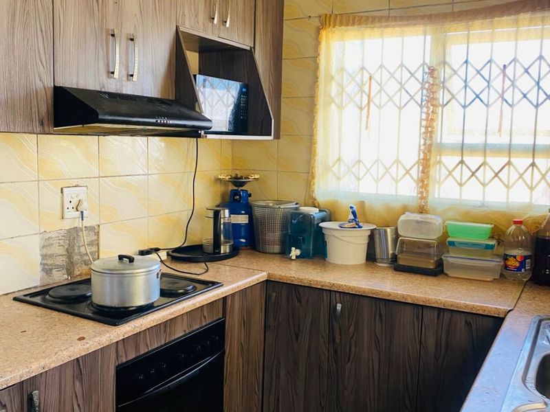 Charming 3-Bedroom Home with Massive Growth Potential – Dennemere - Photo 9