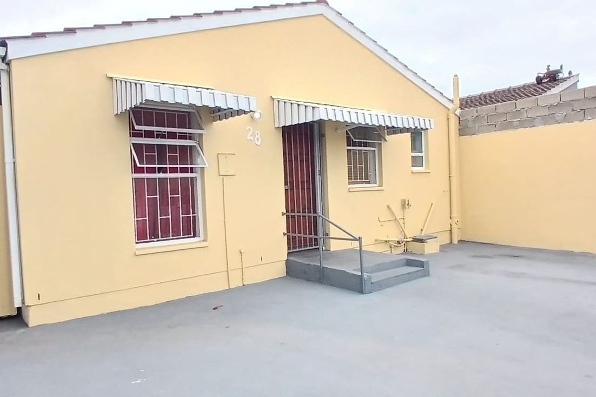 THREE BEDROOM HOUSE FOR SALE IN PORTLANDS - Photo 2