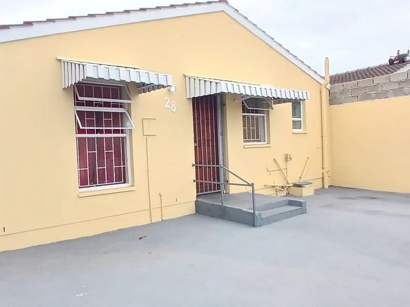 THREE BEDROOM HOUSE FOR SALE IN PORTLANDS - Photo 2