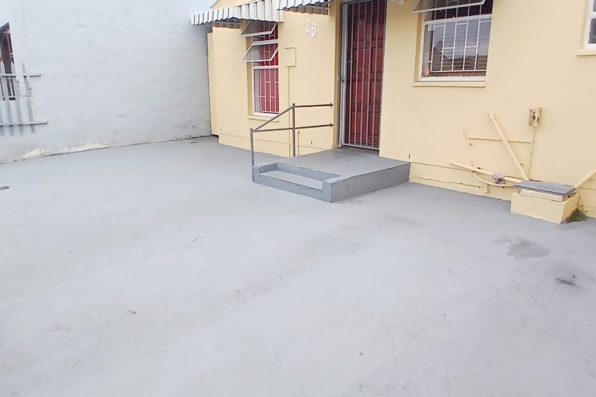 THREE BEDROOM HOUSE FOR SALE IN PORTLANDS - Photo 3