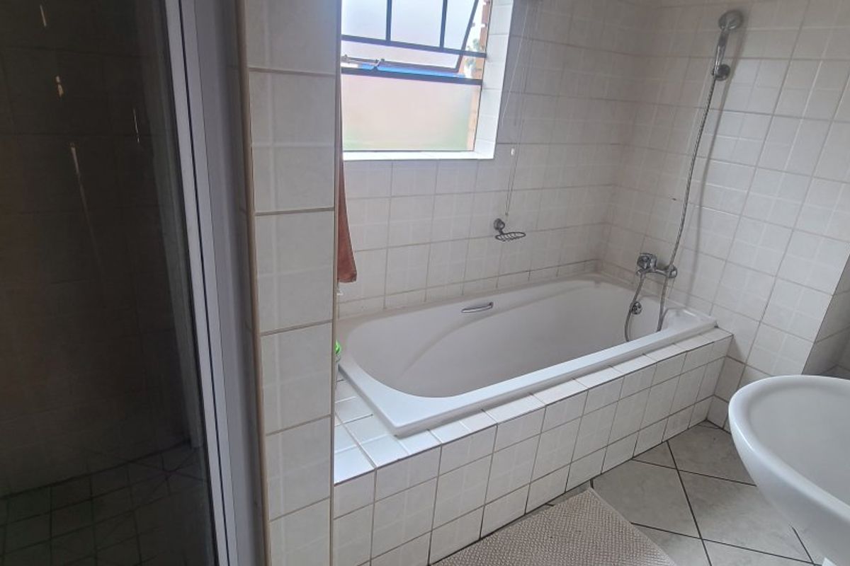 1 Bedroom Flat in Edenvale Central - Photo 3