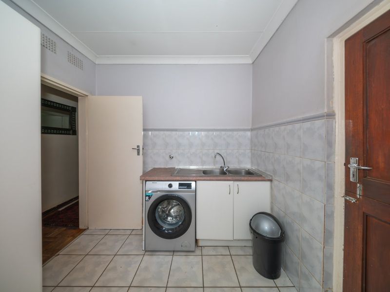 Original Lakeside Semi in lovely garden - Photo 8