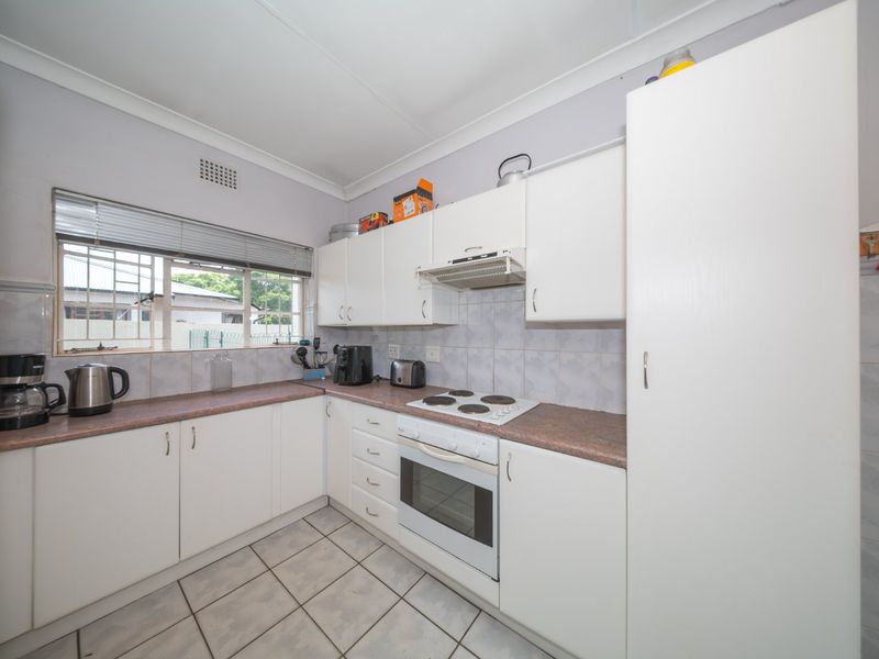 Original Lakeside Semi in lovely garden - Photo 7