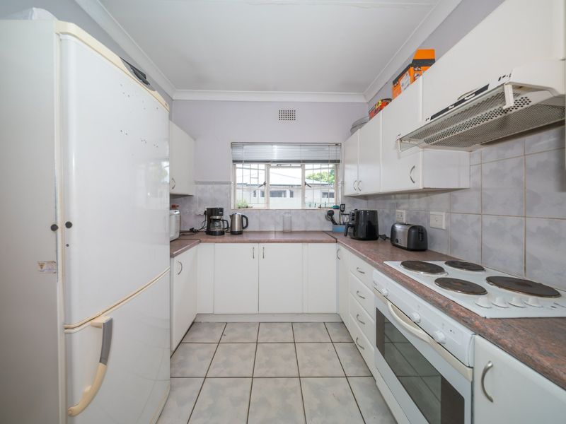 Original Lakeside Semi in lovely garden - Photo 6