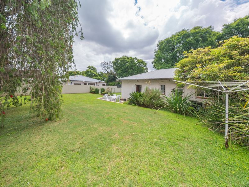 Original Lakeside Semi in lovely garden - Photo 4