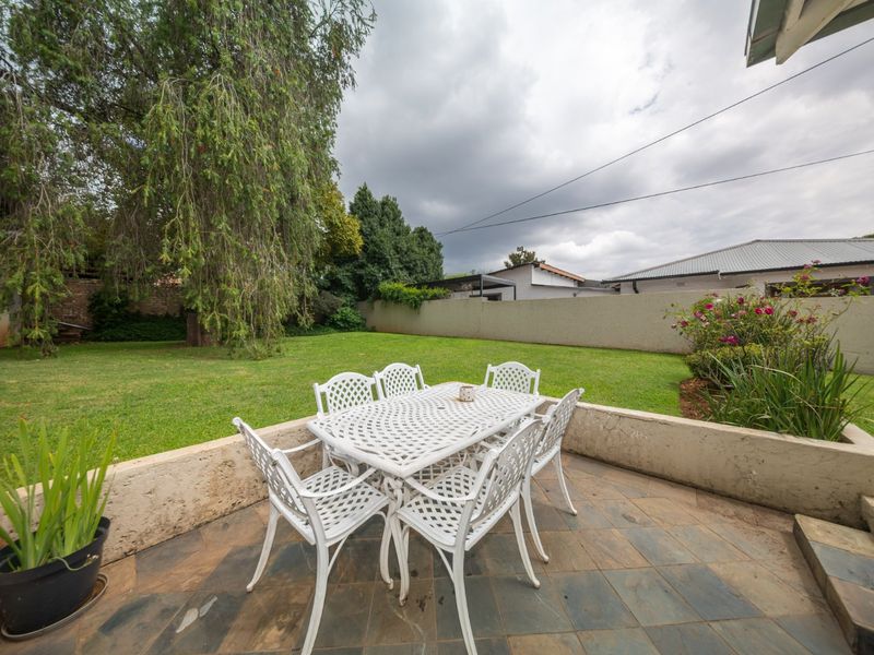 Original Lakeside Semi in lovely garden - Photo 5