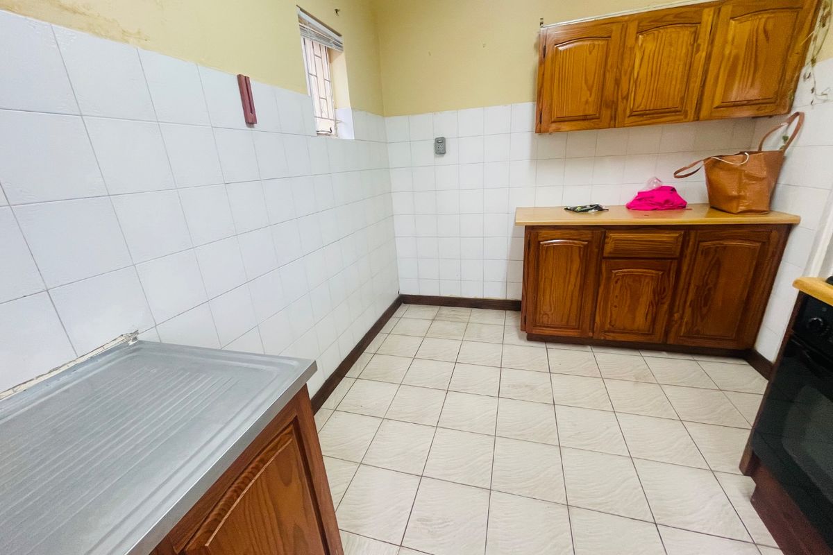 One and half bedroom flat in Glenwood - Photo 4