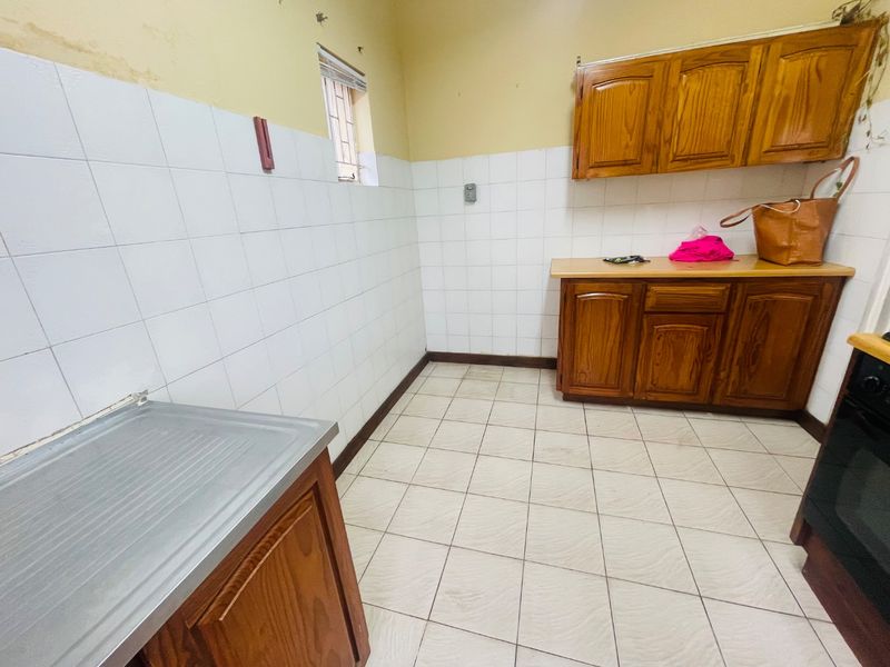 One and half bedroom flat in Glenwood - Photo 4