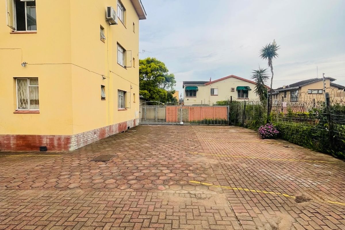 One and half bedroom flat in Glenwood - Photo 2